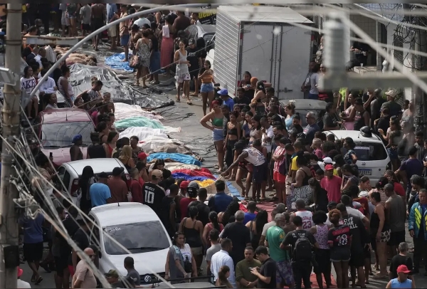 पोलिस कारवाईत ११९ जणांचा मृत्यू झाल्यानंतर  संपूर्ण ब्राझीलमध्ये विरोध निदर्शने सुरू पोलिस कारवाईत ११९ जणांचा मृत्यू झाल्यानंतर  संपूर्ण ब्राझीलमध्ये विरोध निदर्शने सुरू