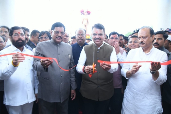 दिवंगत नेते रा. सू. गवई स्मारकाचे थाटात उद्घाटन मुख्यमंत्र्यांसह दोन्ही उपमुख्यमंत्र्यांची उपस्थिती दिवंगत नेते रा. सू. गवई स्मारकाचे थाटात उद्घाटन मुख्यमंत्र्यांसह दोन्ही उपमुख्यमंत्र्यांची उपस्थिती