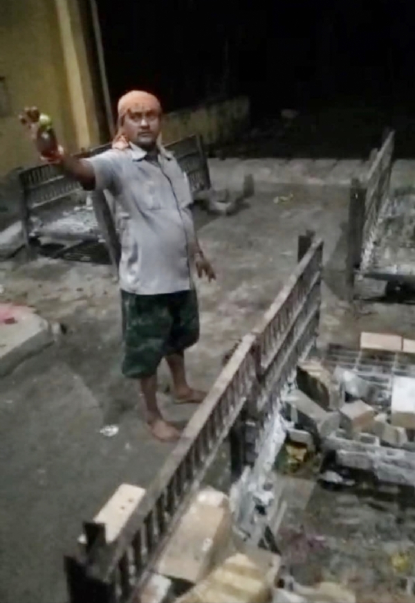 शिरोलीतील स्मशान भूमीत मांत्रिक शिरोलीतील स्मशान भूमीत मांत्रिक