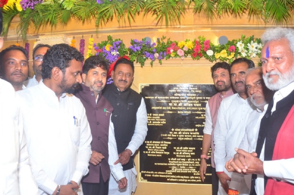 माजी मंत्री आमदार संजय बनसोडे यांच्या माध्यमातून