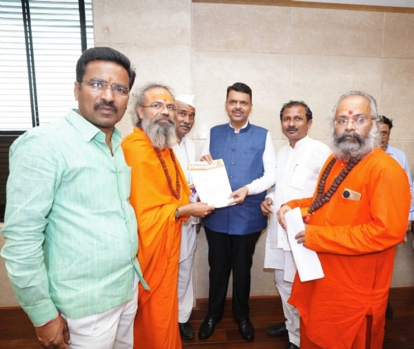 मुख्यमंत्री देवेंद्र फडणवीस यांच्याकडे निवेदनाद्वारे मुख्यमंत्री देवेंद्र फडणवीस यांच्याकडे निवेदनाद्वारे