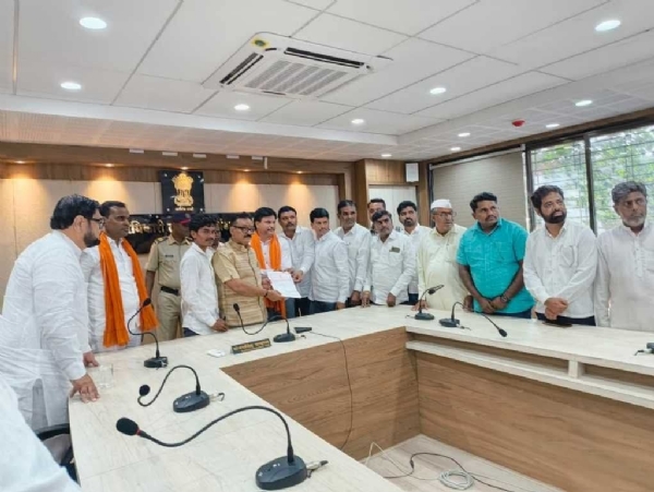 पाथरी बाजार समिती सभापती अनिल नखाते यांच्याविरुद्ध अविश्वास ठराव दाखल पाथरी बाजार समिती सभापती अनिल नखाते यांच्याविरुद्ध अविश्वास ठराव दाखल