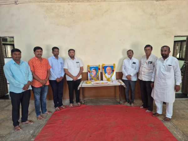 स्व. इंदिरा गांधी आणि सरदार वल्लभभाई पटेल यांना अभिवादन स्व. इंदिरा गांधी आणि सरदार वल्लभभाई पटेल यांना अभिवादन