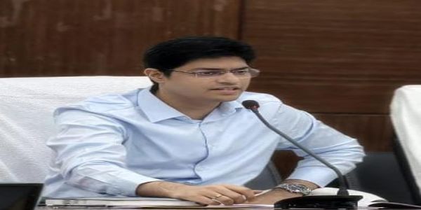 सार्वजनिक कामातील निष्काळजीपणा सहन केला जाणार नाही – गडचिरोली जिल्हाधिकारी