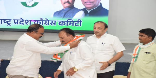 अकोला : विजय मालोकार यांचा काँग्रेसमध्ये प्रवेश.