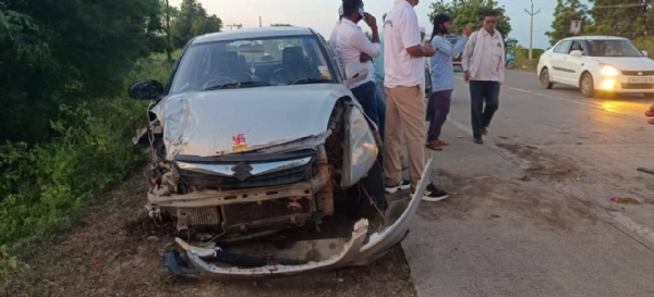 बोरीजवळ तीन वाहनांचा विचित्र अपघात; तीन जण गंभीर जखमी