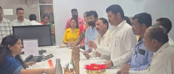 अतिवृष्टीग्रस्त शेतकऱ्यांच्या विविध मागण्यासाठी मनसेने घेतली लातूर जिल्हाधिकाऱ्यांची भेट व निवेदन