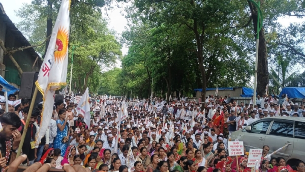 बंजारा समाजाचे पांढरे वादळ धडकले ठाणे जिल्हाधिकारी कार्यालयावर