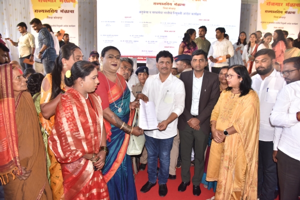 तृतीयपंथी समुदायाच्या मैत्री संघटनेला रास्त भाव धान्य दुकान