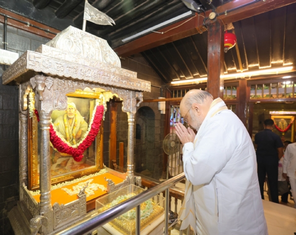 अमित शाह श्री साईबाबा समाधी दर्शन