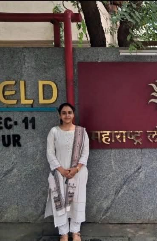 मृणाल महावीर बिराजदार मु. अपचुंदा तालुका औसा जिल्हा लातूर हिने *महाराष्ट्र लोकसेवा आयोगाच्या*