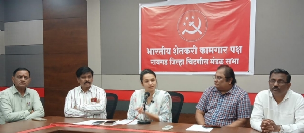 रायगडातील रस्ते मृत्यूचे सापळे; शेकापचा खड्ड्यांविरोधात रस्ता रोको इशारा