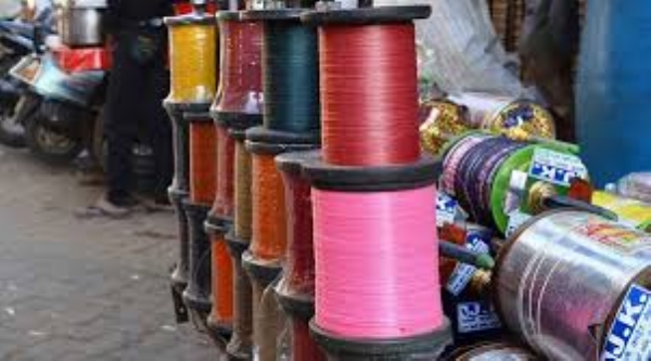 नायलॉन मांजावर पतंग उडविणाऱ्यांच्या ताब्यातून ५५ चक्री जप्त