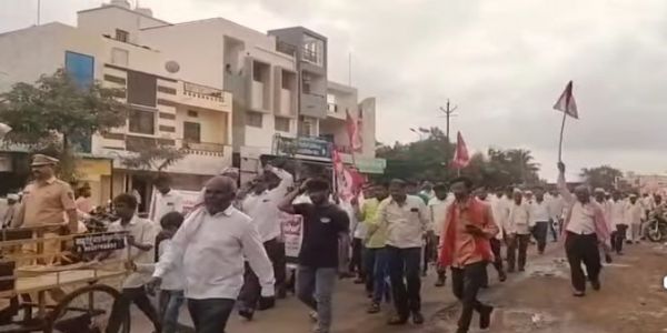 परभणी : अतिवृष्टीग्रस्तांसाठी शासनाने तातडीने निर्णय घेण्याची ग्रामस्थांची मागणी