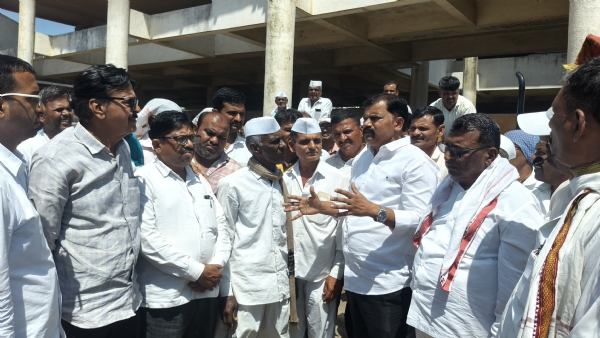 कांद्याचे दर वाढविण्यासाठी नाफेड एनसीसीएफ ची खरेदी बंद करा शेतकऱ्यांची मागणी