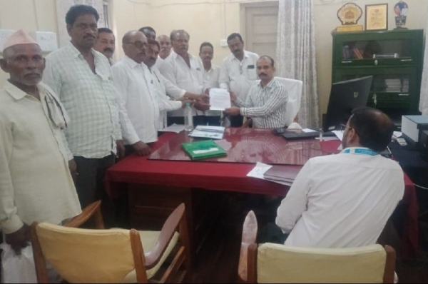 यावली परिसरातील संत्रा उत्पादक शेतकरी अतिवृष्टीमुळे आर्थिक संकटात  जिल्हाधिकाऱ्यांना दिले निवेदन,नुकसानभरपाईची मागणी
