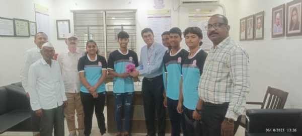 जिल्हास्तरीय  वेटलिफ्टिंग स्पर्धेत मनमाड कनिष्ठ महाविद्यालयाच्या खेळाडूचा विजय