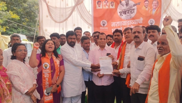 शिवसेना उध्दव ठाकरे गटाद्वारे जिंतूरमध्ये संपूर्ण कर्जमाफी करीता जोरदार धरणे आंदोलन