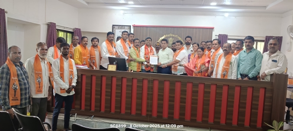 शिवसेना (ठाकरे गट)च्या वतीने तहसीलदार सुशीलकुमार बेल्हेकरयांना निवेदन