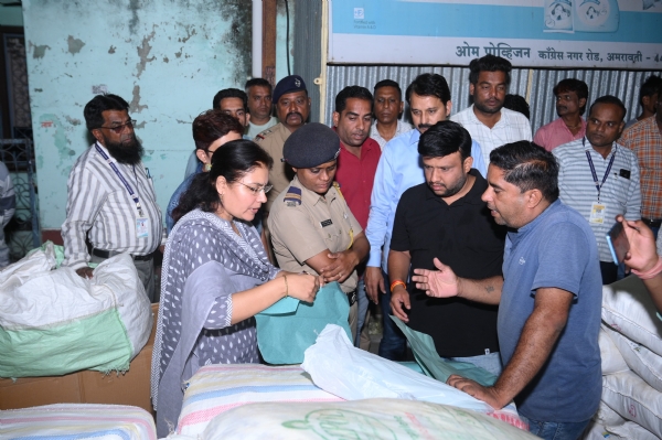 कडवी बाजारातून पाच ट्रक प्लास्टिक जप्त महापालिकेची धडाकेबाज कारवाई