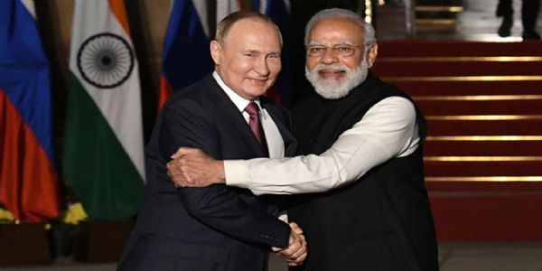 पंतप्रधान मोदींनी पुतिन यांना फोन करून दिल्या वाढदिवसाच्या शुभेच्छा