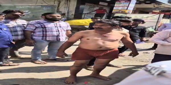 अकोला येथे अतिक्रमण धारक आणि पोलिसांत वाद!