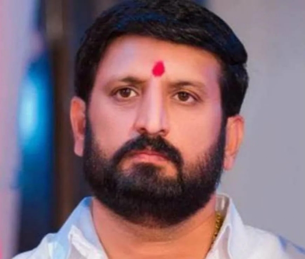 नीलेश घायवळ