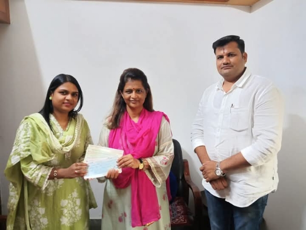 भाजप नेत्या  डॉ अर्चना पाटील चाकूरकर यांच्या कडे ३१ धनादेश अतिवृष्टीग्रस्त शेतकऱ्यांसाठी मुख्यमंत्री सहायता निधी साठी जमा.