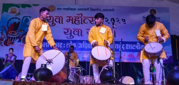दुस-या दिवशी लोकनृत्य, आदिवासी नृत्य,एकांकिका, मुकनाट¬,नकला, संगीत,  समूहगान वादविवाद,वक्तृत्व स्पर्धा,
