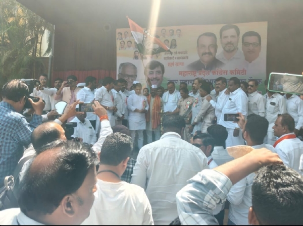 काँग्रेसच्या बैठकीत मविआ मध्ये नवीन भिडू घेण्यास विरोध ,सरकार शेतकऱ्यांची क्रूर चेष्टा करत आहे - सपकाळ