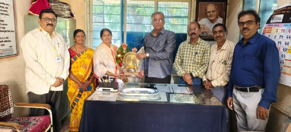 मुख्याध्यापिका सौ सिंधू शर्मा यांचा कला भूषण पुरस्कार मिळाल्याबद्दल बाल विद्या मंदिर शिक्षण संस्थेकडून सत्कार