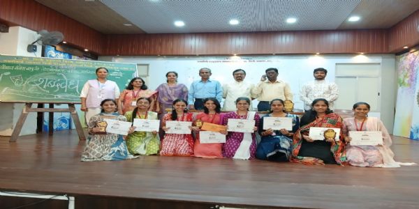रत्नागिरी : तोरगलकर कनिष्ठ महाविद्यालयात शब्दवेध अभिवाचन व निबंध स्पर्धा