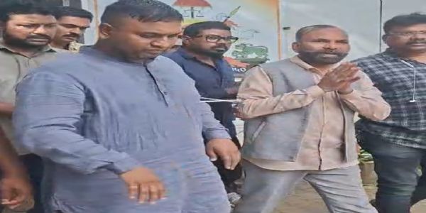 नाशिक - गुन्हेगारांनी न्यायालयात जाताना दिल्या घोषणा