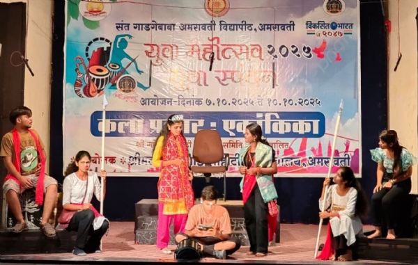 दुस-या दिवशी लोकनृत्य, आदिवासी नृत्य,एकांकिका, मुकनाट¬,नकला, संगीत,  समूहगान वादविवाद,वक्तृत्व स्पर्धा,