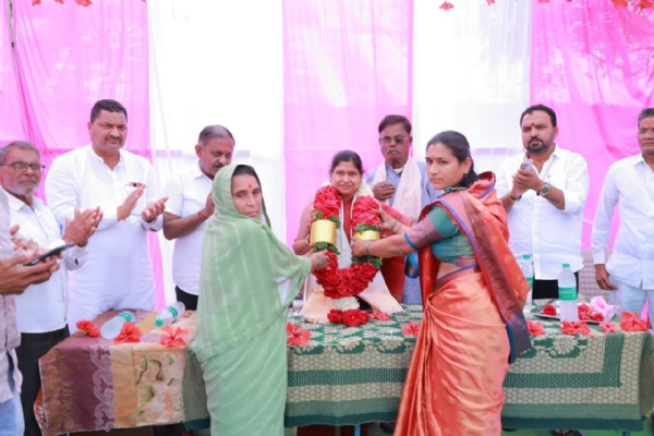 विद्यार्थ्यांना भौतिक सुविधा उपलब्ध करून दिल्यास त्यांच्या शिक्षणाचा दर्जा उंचावतो विद्यार्थ्यांना भौतिक सुविधा उपलब्ध करून दिल्यास त्यांच्या शिक्षणाचा दर्जा उंचावतो