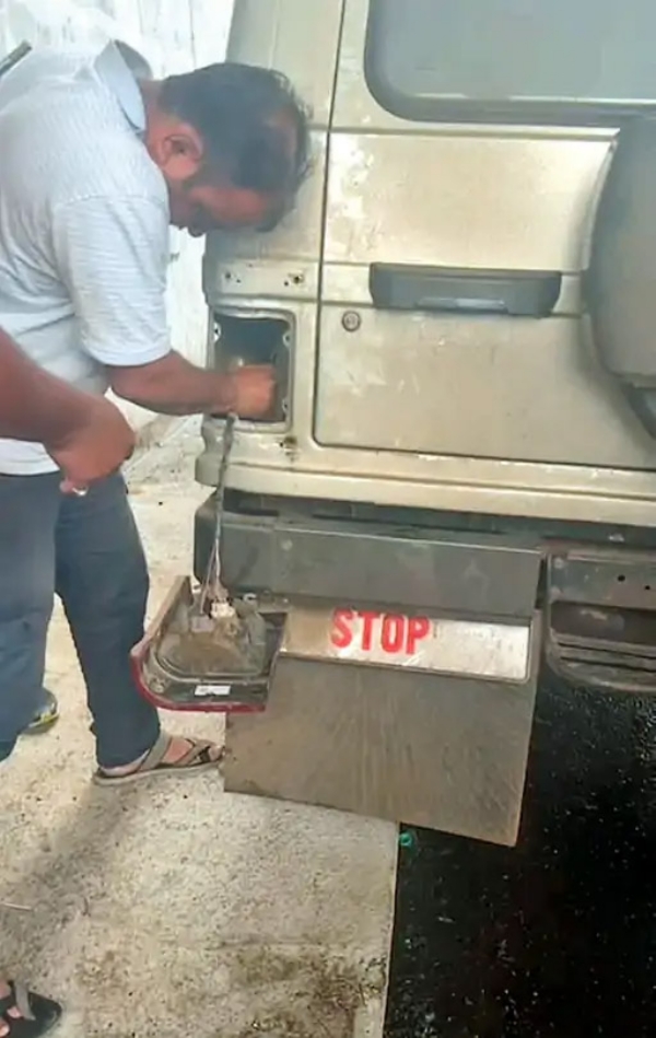 गांजाच्या तस्करीसाठी बोलेरोला छुपे कप्पे: दोन्ही टेल लॅम्पच्या आत व खालील बाजूने विशेष व्यवस्था, ओडिशातून आणला गांजा गांजाच्या तस्करीसाठी बोलेरोला छुपे कप्पे: दोन्ही टेल लॅम्पच्या आत व खालील बाजूने विशेष व्यवस्था, ओडिशातून आणला गांजा