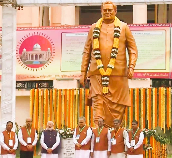 छत्तीसगड : विधानभवनाच्या नव्या इमारीचे मोदींच्या हस्ते लोकार्पण छत्तीसगड : विधानभवनाच्या नव्या इमारीचे मोदींच्या हस्ते लोकार्पण