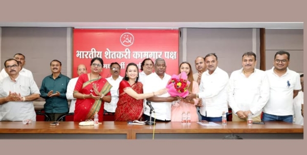 अलिबाग नगराध्यक्षपदासाठी अक्षया नाईक — महाविकास आघाडीचा युवा चेहरा मैदानात अलिबाग नगराध्यक्षपदासाठी अक्षया नाईक — महाविकास आघाडीचा युवा चेहरा मैदानात