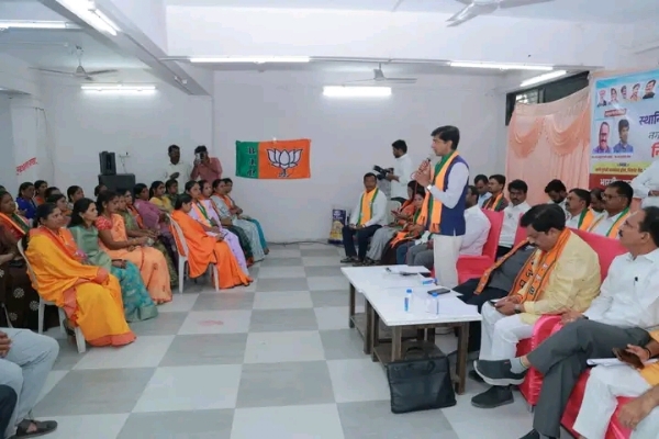 कन्नड येथे भारतीय जनता पक्षाची उत्साहपूर्ण आढावा बैठक संपन्न कन्नड येथे भारतीय जनता पक्षाची उत्साहपूर्ण आढावा बैठक संपन्न