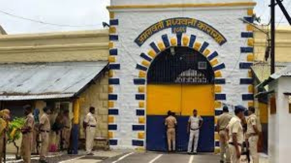 जिल्हाधिकाऱ्यांनी कारागृह अधीक्षकाला मागितला तत्काळ अहवाल  कारागृहात सापडलेले अॅन्ड्राईड मोबाईल प्रकरण