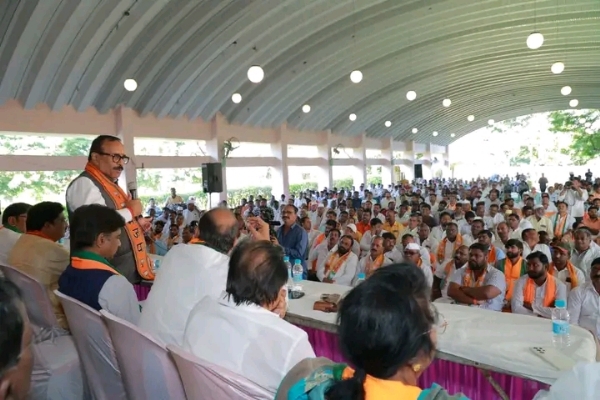 एकजुटीने, समन्वयाने आणि सकारात्मक कार्यपद्धतीने विजयी होण्याचा निर्धार सर्व कार्यकर्त्यांनी व्यक्त केला. एकजुटीने, समन्वयाने आणि सकारात्मक कार्यपद्धतीने विजयी होण्याचा निर्धार सर्व कार्यकर्त्यांनी व्यक्त केला.