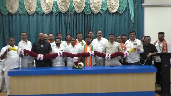 निवडणुकीच्या तोंडावर शेकापला धक्का — आदईचे उपसरपंच विलास शेळके समर्थकांसह भाजपमध्ये