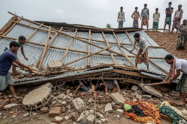 बिहारमध्ये घराचे छप्पर कोसळून एकाच कुटुंबातील पाच जणांचा मृत्यू बिहारमध्ये घराचे छप्पर कोसळून एकाच कुटुंबातील पाच जणांचा मृत्यू