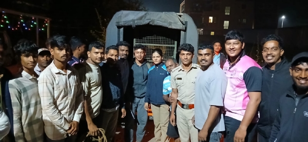 भीतीच्या छायेतून दिलासा — खांदाड गावातील ग्रामस्थांनी मगर पकडली भीतीच्या छायेतून दिलासा — खांदाड गावातील ग्रामस्थांनी मगर पकडली