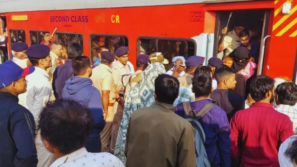 Mahanagari Express (train number 22178)