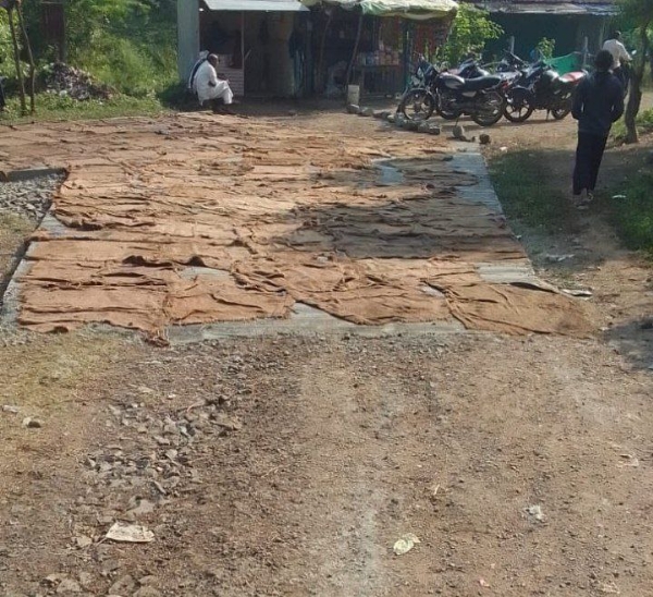 पेढी प्रकल्पाच्या बुडीत क्षेत्रातील सावरखेड गावातील सिमेंट रोड कामावर प्रश्नचिन्ह?  बुडीत क्षेत्रात रस्ता बांधकाम करून शासन करते निधीचा गैरवापर व भ्रष्टाचार