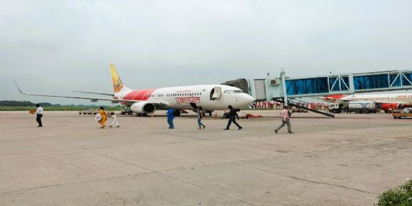 मुंबई-वाराणसी एअर इंडियाच्या विमानाचे इमर्जन्सी लँडिंग