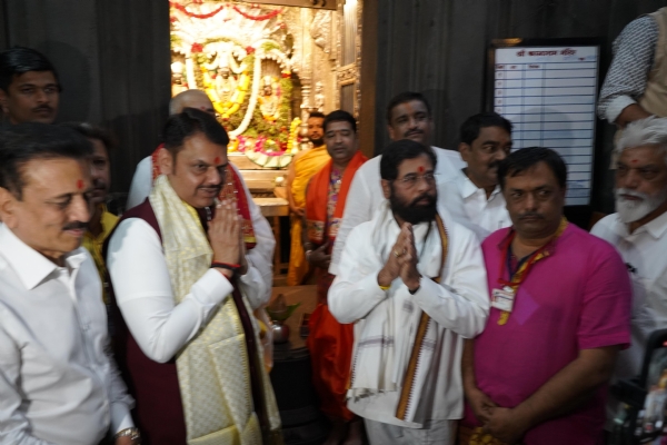 श्री काळाराम मंदिराचे मुख्यमंत्री फडणवीस उपमुख्यमंत्री शिंदेनी घेतले दर्शन श्री काळाराम मंदिराचे मुख्यमंत्री फडणवीस उपमुख्यमंत्री शिंदेनी घेतले दर्शन