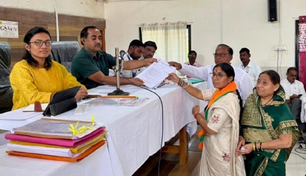 भाजपाचे नगराध्यक्ष पदाच्या उमेदवार अर्चनाताई आक्का यांनी केला नामांकन दाखल ,