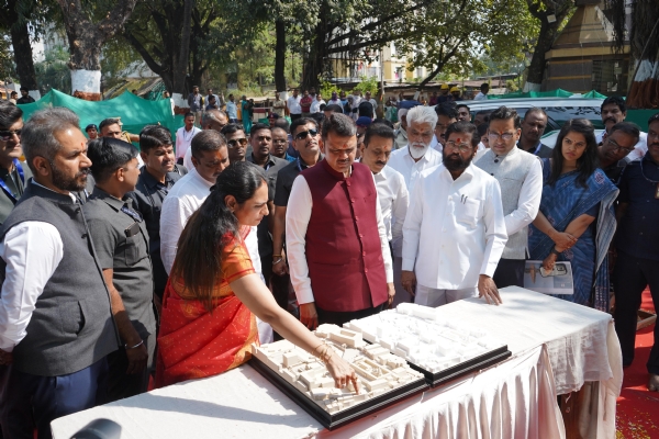 मुख्यमंत्री फडणवीसाच्या हस्ते कुंभमेळ्यासाठी साडेपाच हजार कोटी रुपये खर्चाच्या विकासकामांचे भूमीपूजन मुख्यमंत्री फडणवीसाच्या हस्ते कुंभमेळ्यासाठी साडेपाच हजार कोटी रुपये खर्चाच्या विकासकामांचे भूमीपूजन